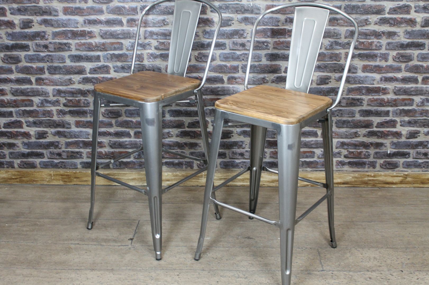 VINTAGE INDUSTRIAL TOLIX STYLE BAR STOOL WITH WOODEN SEAT IN GUN METAL