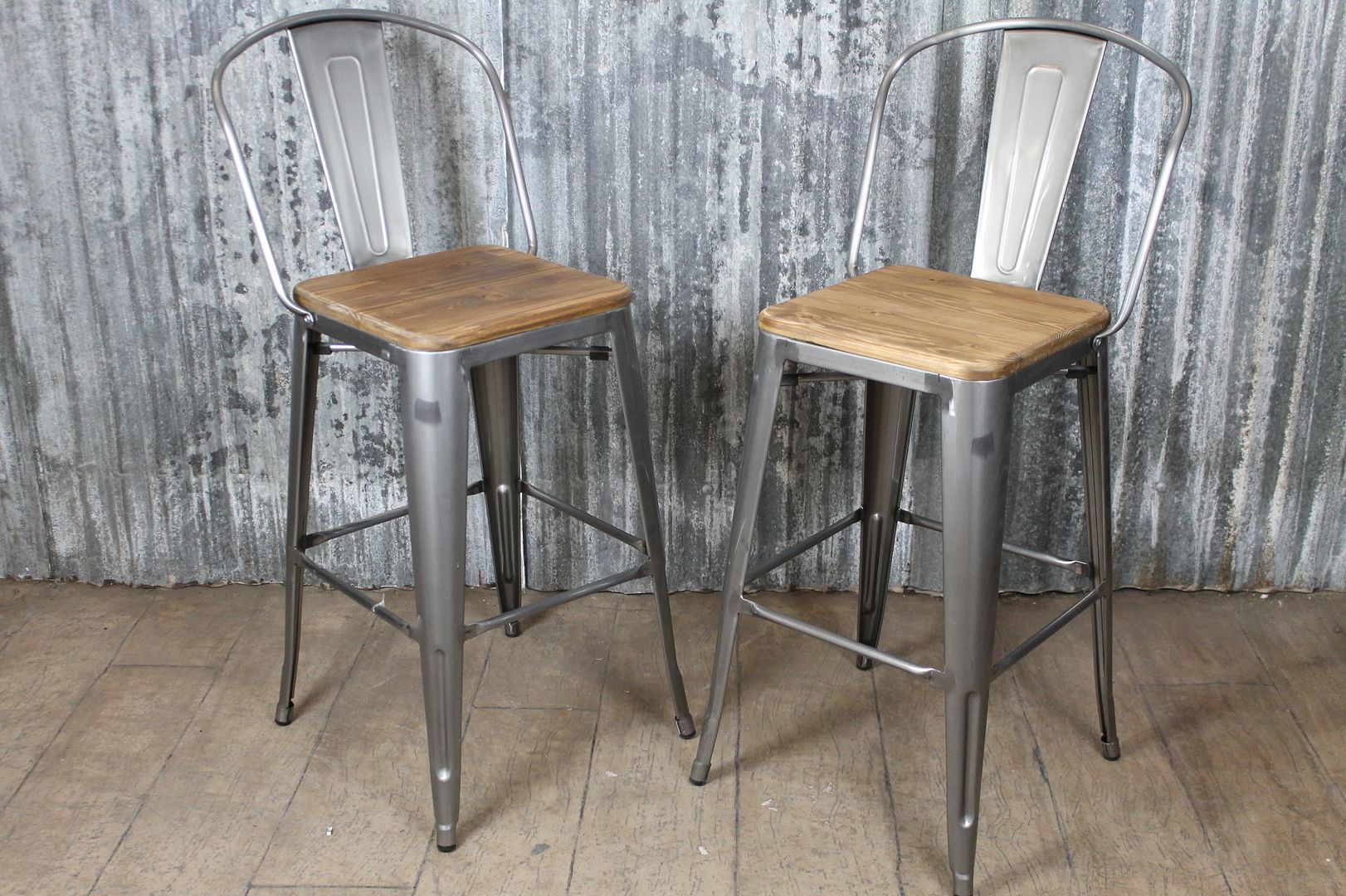 VINTAGE INDUSTRIAL TOLIX STYLE BAR STOOL WITH WOODEN SEAT IN GUN METAL