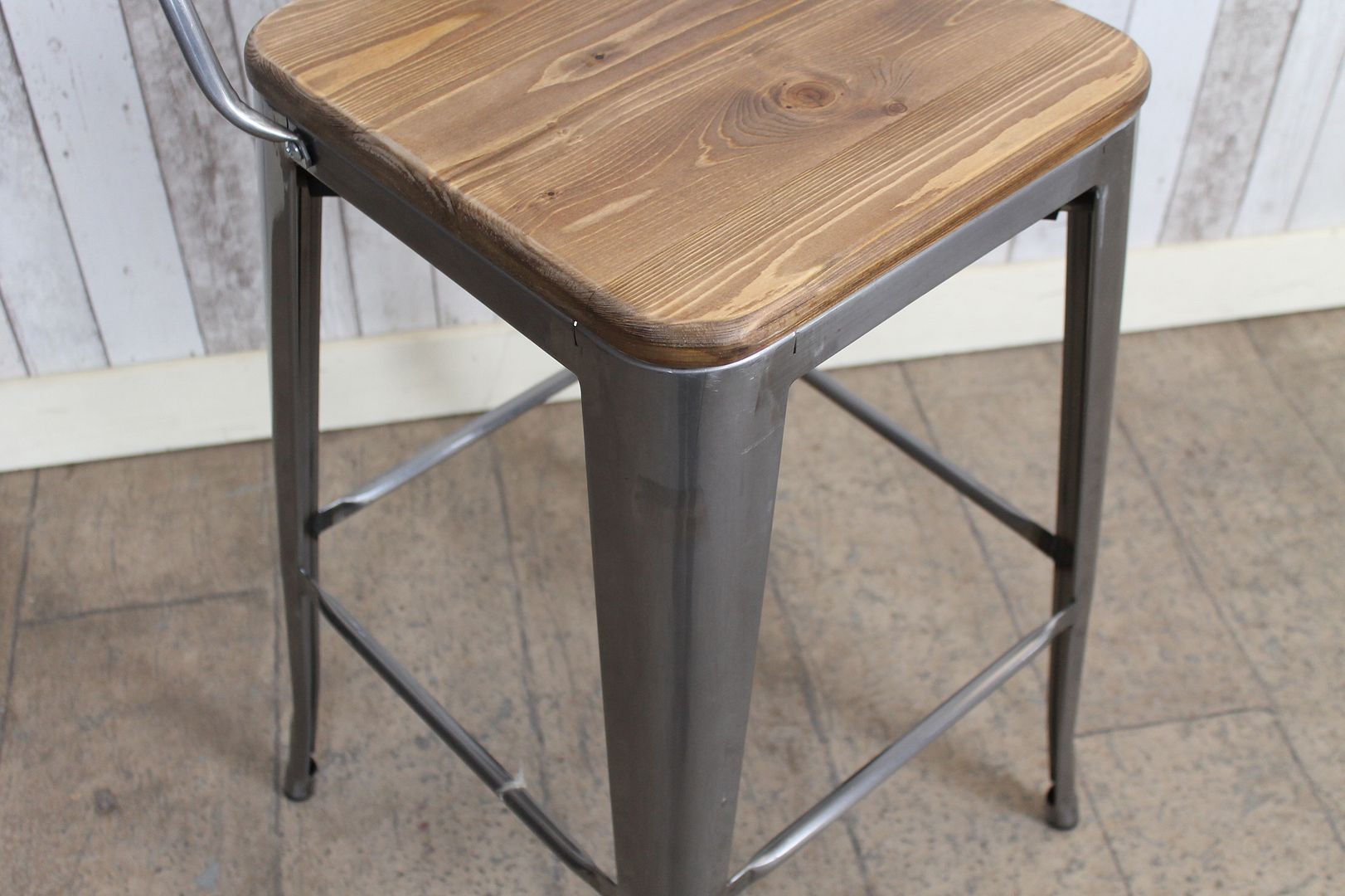 VINTAGE INDUSTRIAL TOLIX STYLE BAR STOOL WITH WOODEN SEAT IN GUN METAL