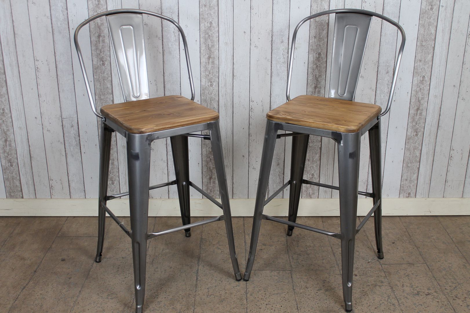 VINTAGE INDUSTRIAL TOLIX STYLE BAR STOOL WITH WOODEN SEAT IN GUN METAL