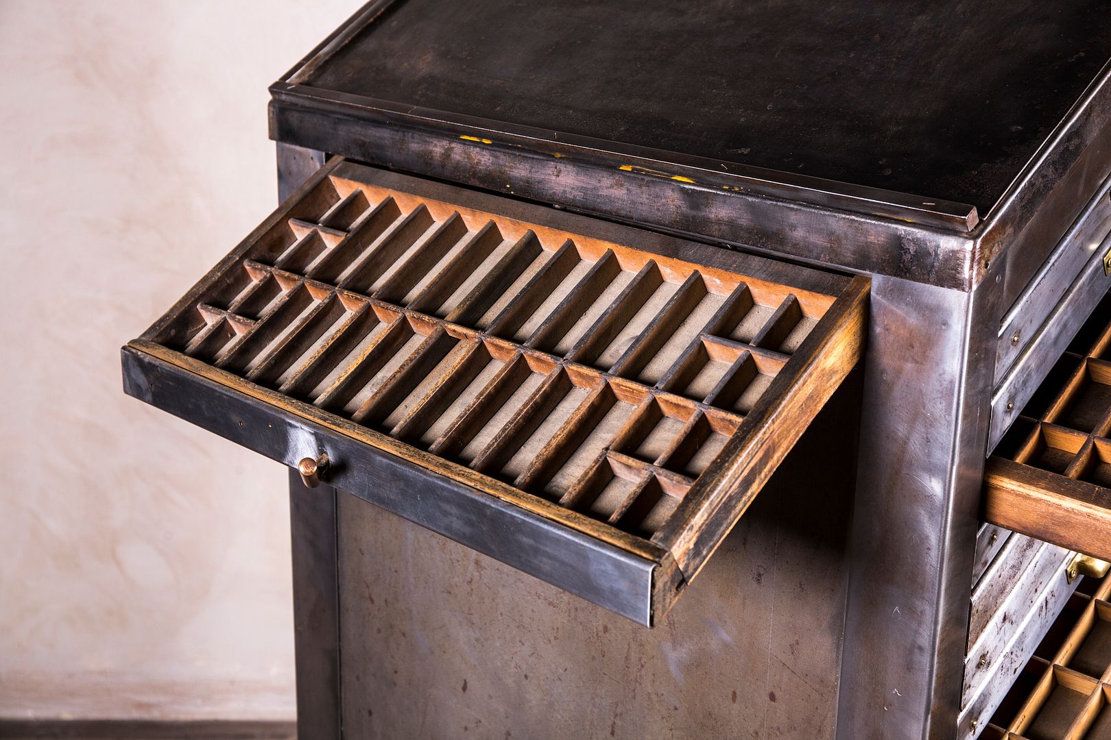 PRINTING PRESS VINTAGE PRINTER'S DRAWERS COLLECTOR'S CUPBOARD