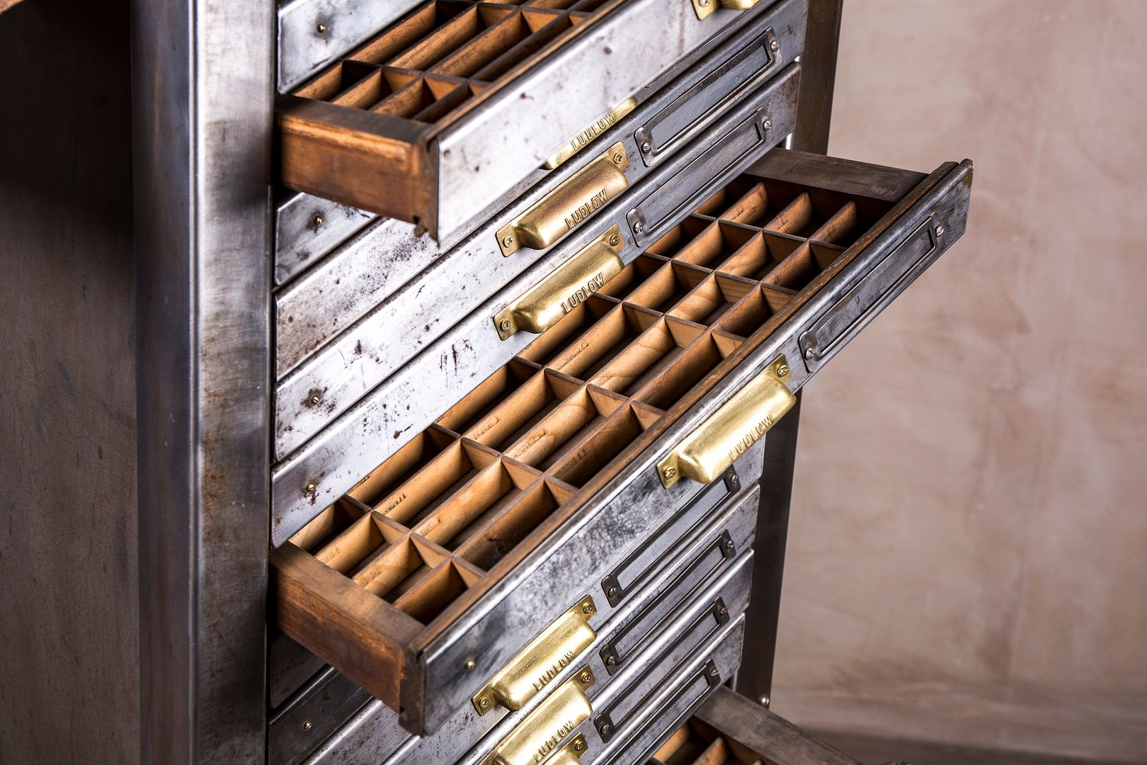 PRINTING PRESS VINTAGE PRINTER'S DRAWERS COLLECTOR'S CUPBOARD