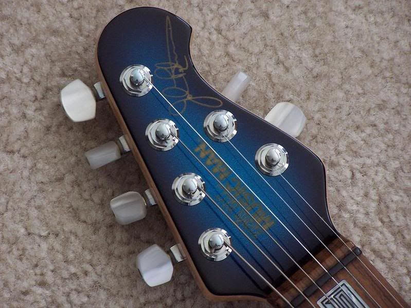 Petrucci_Blue_Dawn_Sparkle_17.jpg