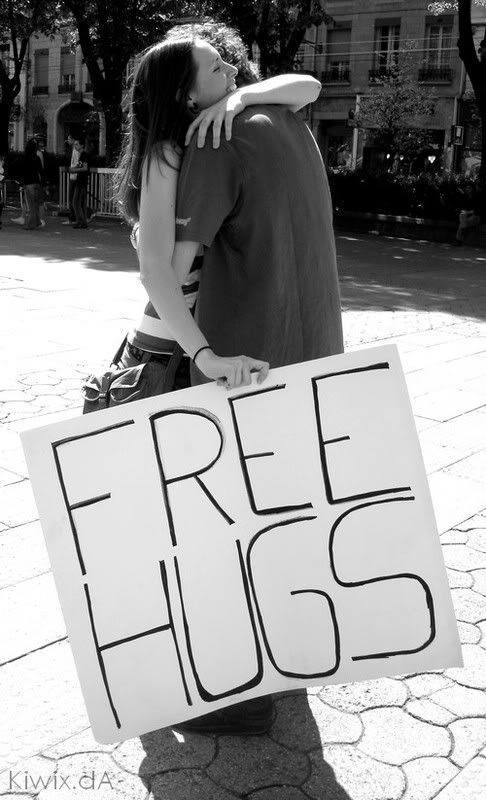 Free_Hugs_by_kiwix.jpg free hugs image by missmegs_02