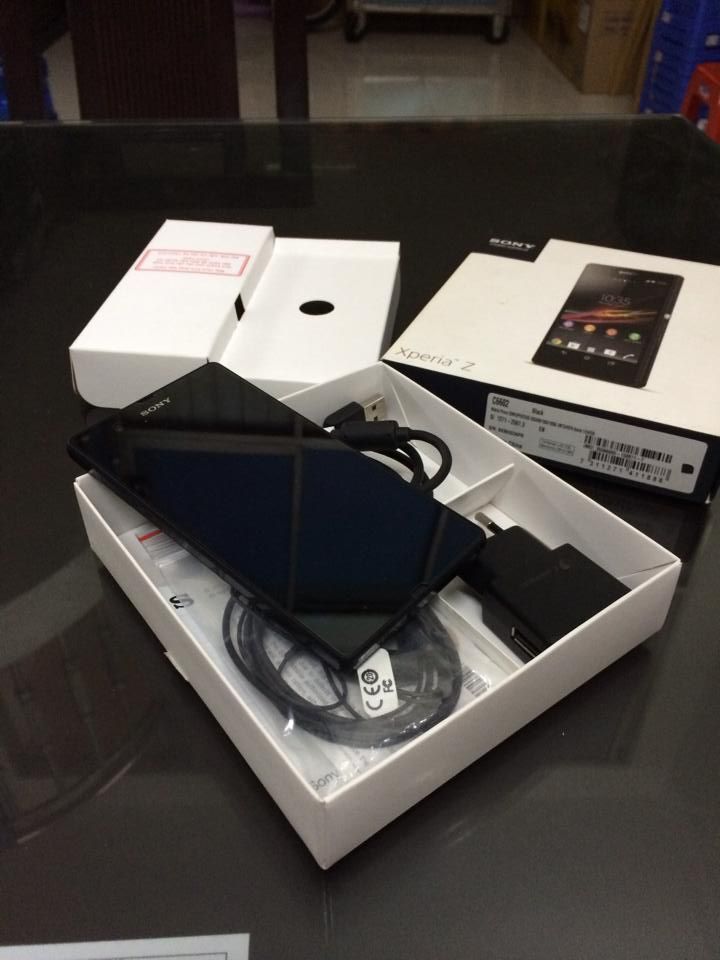 Bán Sony Z (C6602) hàng chính hãng, màu trắng, fullbox, còn BH 21/06/2015
