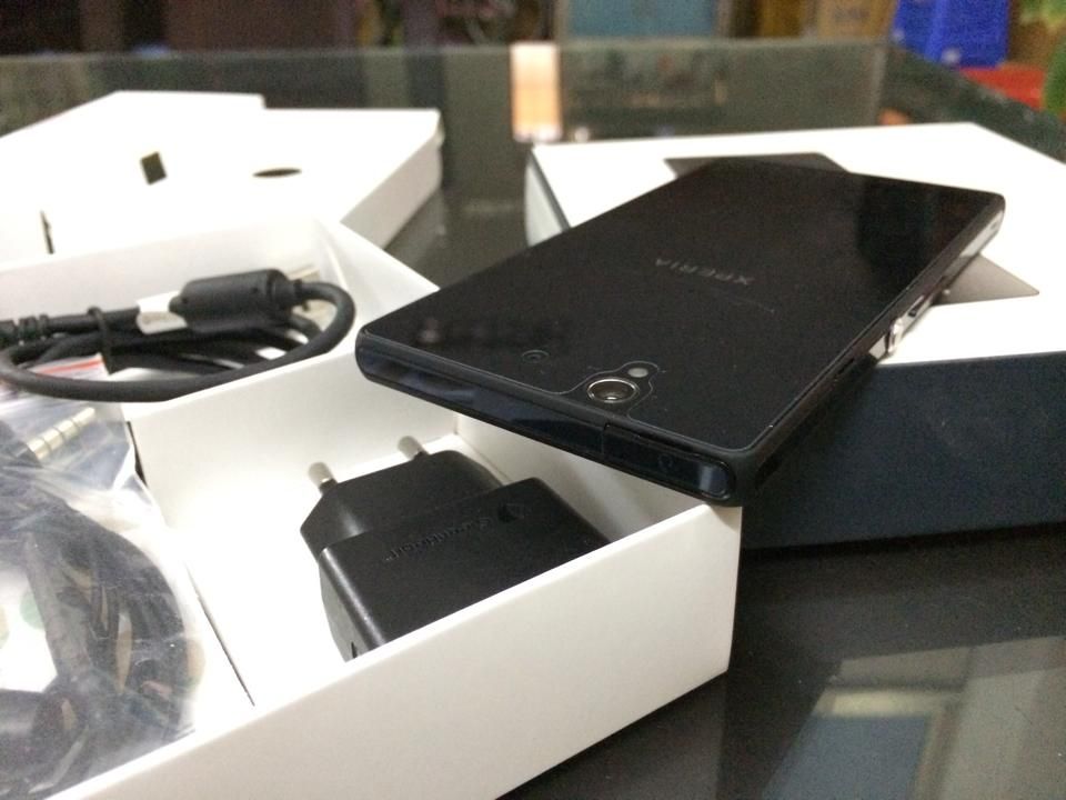 Bán Sony Z (C6602) hàng chính hãng, màu trắng, fullbox, còn BH 21/06/2015 - 2