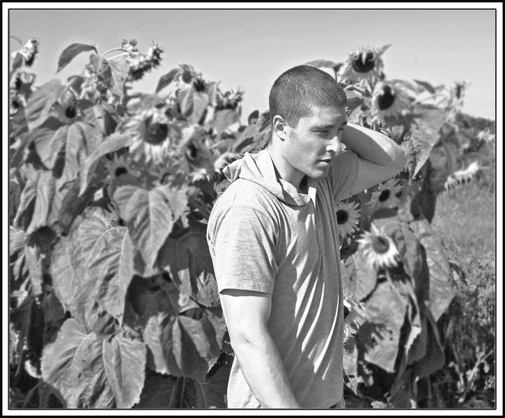 IMAGE: http://i122.photobucket.com/albums/o268/R-Ticle_One/KyleFramed.jpg