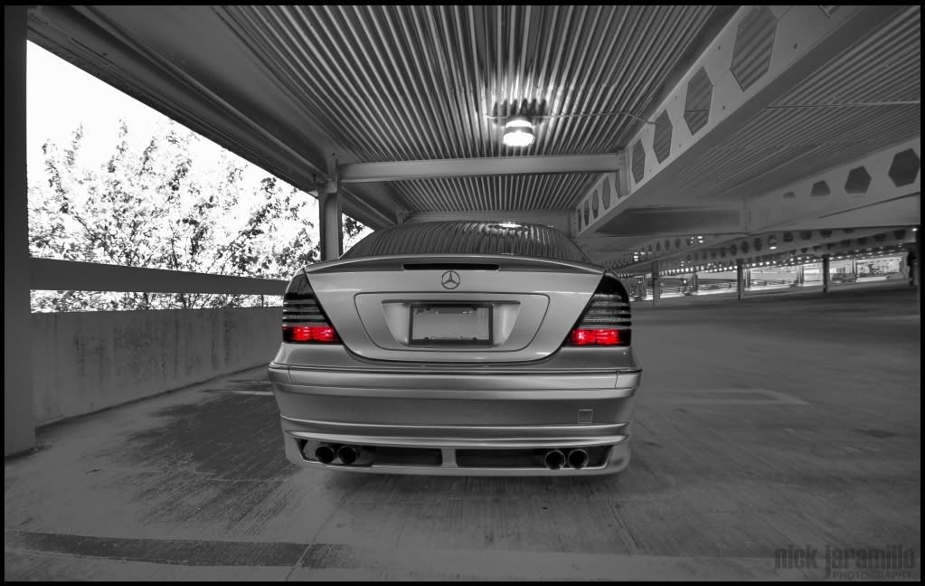 IMAGE: http://i122.photobucket.com/albums/o272/nickj5151/njphotography/garage2.jpg